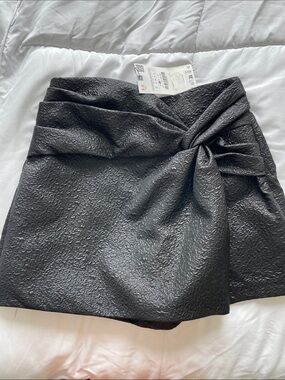 Zara Black Textured Knot-Front Women's Skort